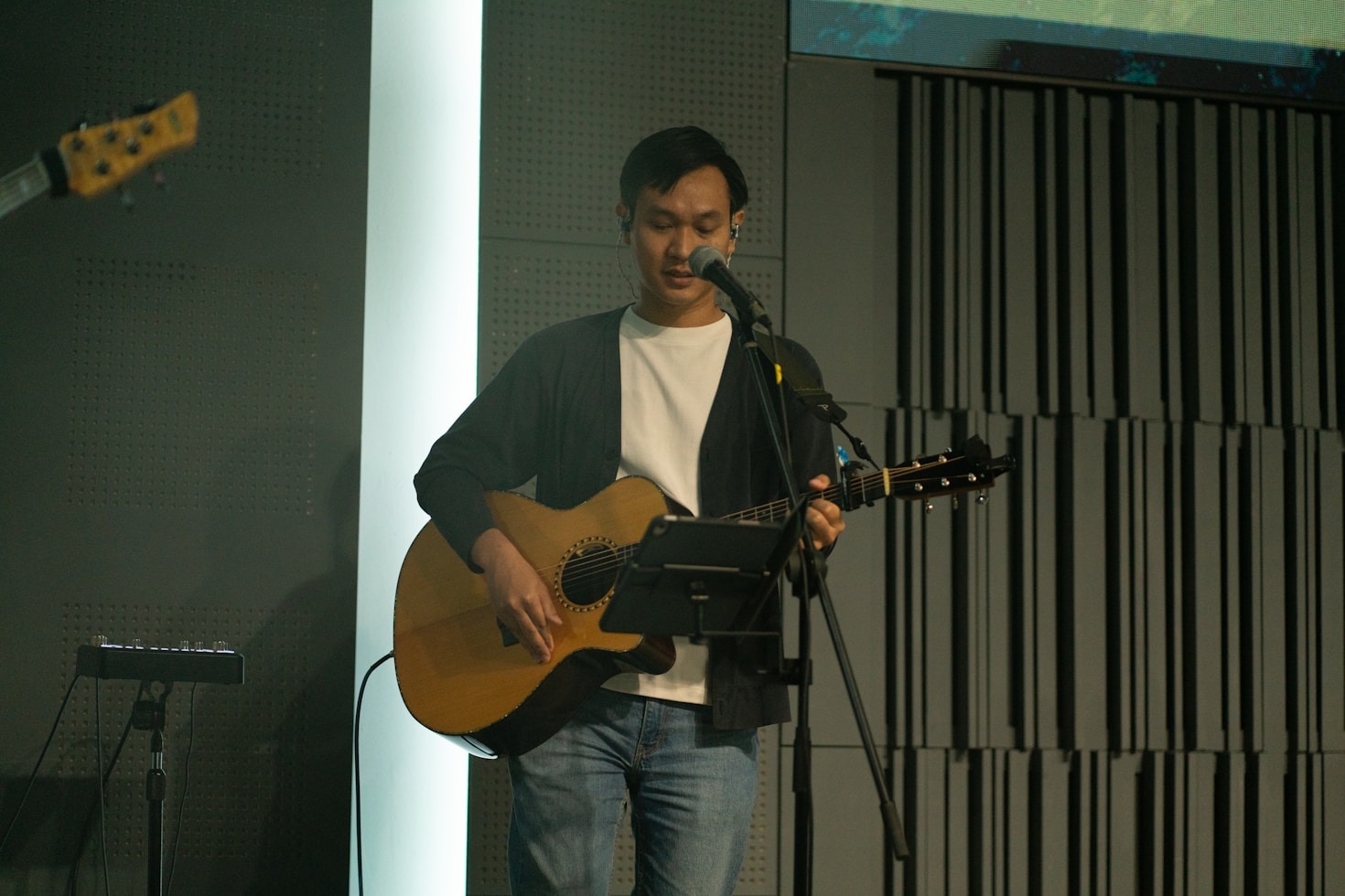 Breaking Barriers: AI in the Music Industry